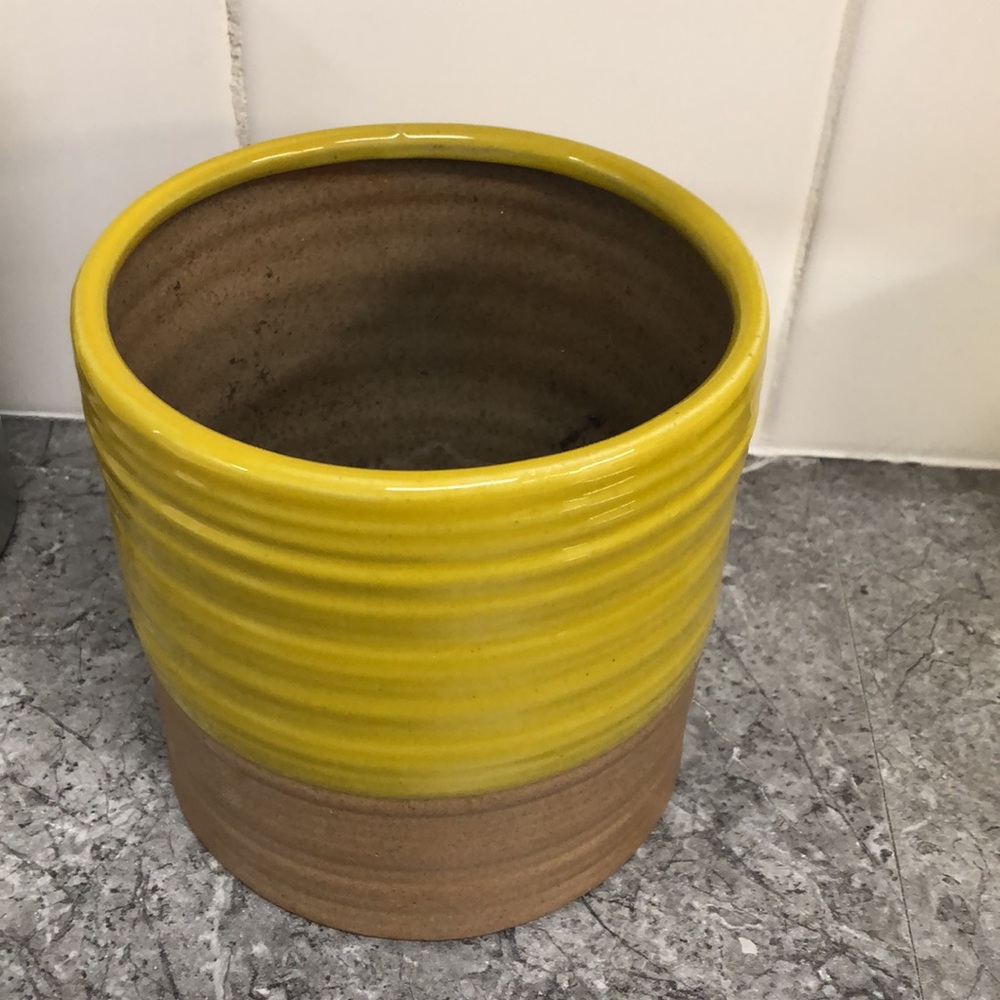 Ceramic planter